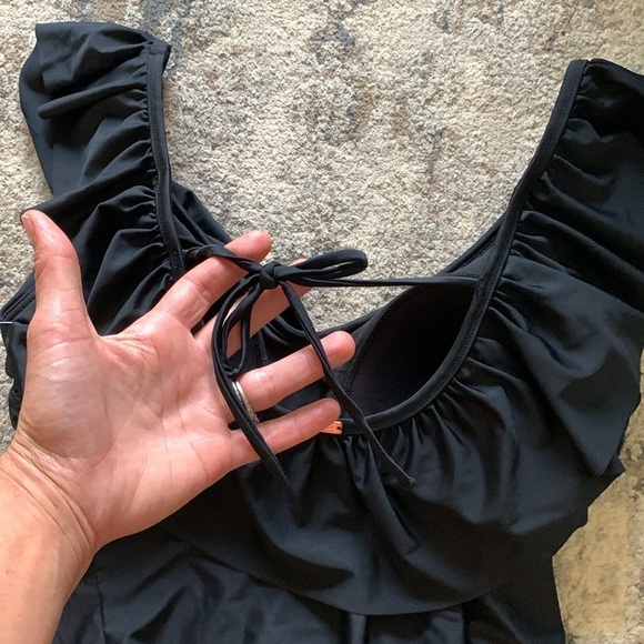 Raisins Barbados Ruffle Off-The-Shoulder Cheeky One-Piece‎ Black Swimsuit 16W - Picture 11 of 11
